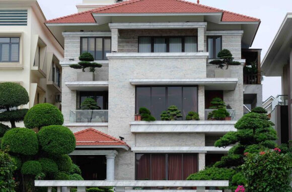 1 Can Canh Biet Phu Trieu Do Va Dan Xe Sang Cua Nguyen Chu Tich Tp Ha Long