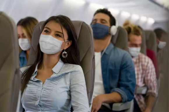 1 Chau Au Bo Quy Dinh Mang Khau Trang Tren May Bay Trong San Bay