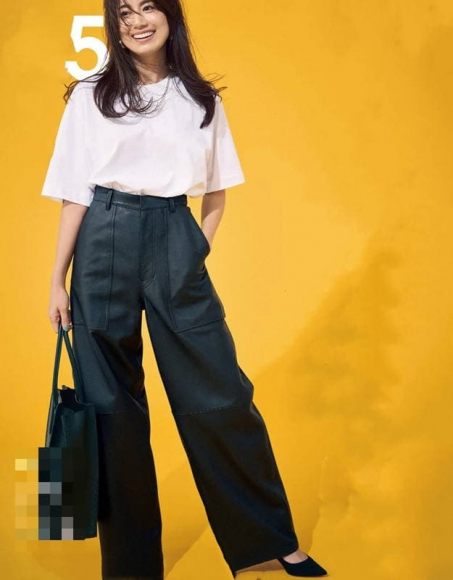 2 Hay Luon Giu 3 Chiec Ao Phong Nay Sau Tuoi 40 Chung Dien Voi Quan Vay Rat Dep Va Du Thoi Trang Cho Ca Mot Mua He