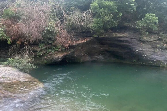 1 Ru Nhau Len Khe Chup Anh Nu Sinh Lop 8 Roi Xuong Ho Sau Duoi Nuoc