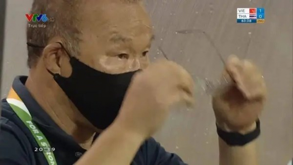 2 Hlv Park Hang Seo Guc Khoc Khi U23 Viet Nam Gianh Hcv Sea Games 31 Thay Da Vat Va Roi