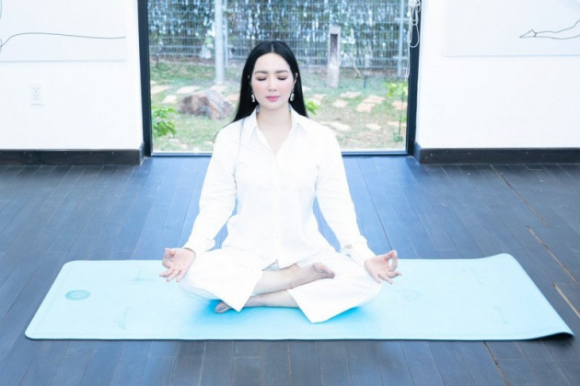 6 Hoa Hau Viet Nam Khong Nguoi Ke Nhiem Cham An Chay Va Ngoi Thien 51 Tuoi Mat Khong Nep Nhan