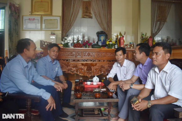 1 Bo Nham Manh Dung Di Cay Thue Me Lam Cong Nhan Tung Mong Con Vao Dai Hoc