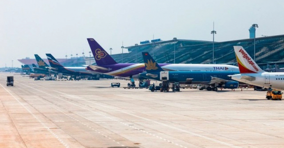 1 Khach Quoc Te Dong Bang Hang Khong Viet Chat Vat Tro Lai Bau Troi