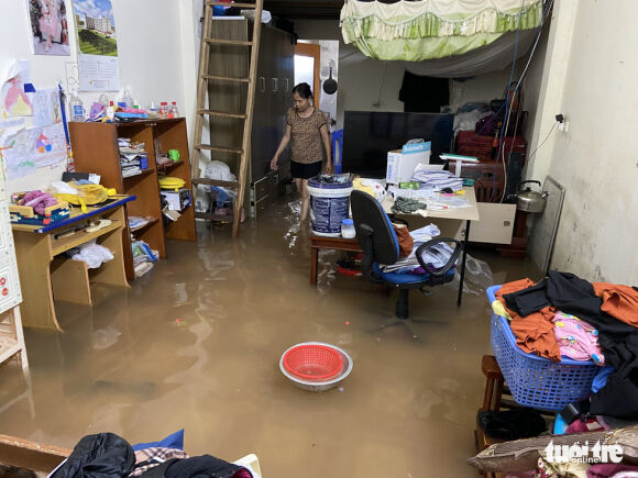 1 Mua Ngot Ba Con Ngoai Thanh Ha Noi Van Loi Bi Bom Trong Nuoc Ngap