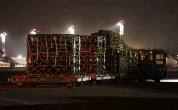 1 Ben Trong Trung Tam Dau Nao Dieu Phoi Van Chuyen Vu Khi Den Ukraine