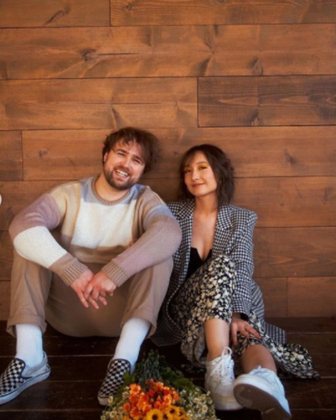 2 My Linh Khoc Trong Dam Cuoi Con Gai Lai Tay Gap Tinh Huong Xau Ho Khi Ngoi Canh Vo Cu Cua Chong