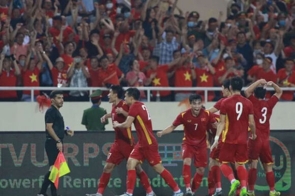 1 Chuyen Gia Chau A Viet Nam Dang O Dinh Cao Cua Bong Da Dong Nam A