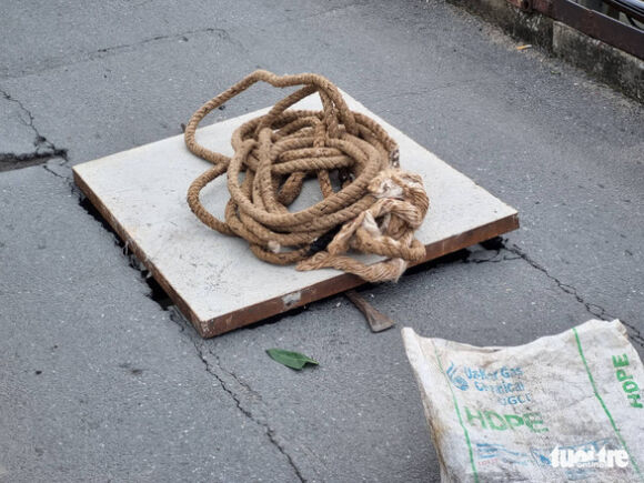 1 Mat Cau Long Bien Thung Mot Lo Lon Don Vi Quan Ly Noi Gi