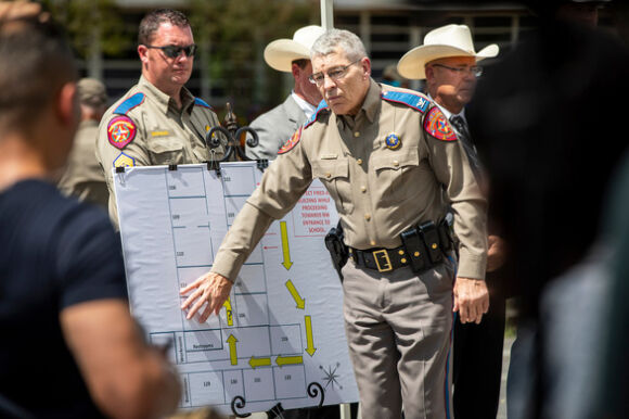 1 Quan Chuc Texas Thua Nhan Sai Lam Trong Vu Xa Sung Truong Tieu Hoc