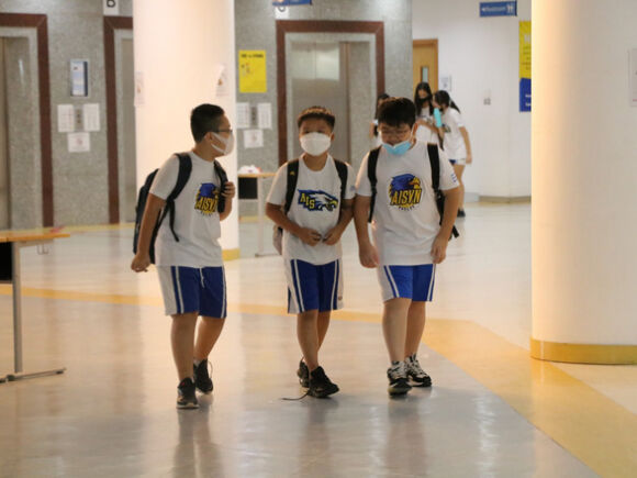 2 Bao Luc Hoc Duong Trong Truong Quoc Te Dung Phan Xet Hoc Sinh