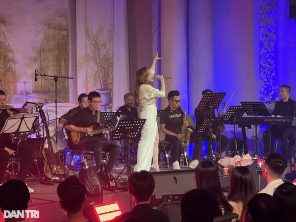 2 Ho Quynh Huong Bay Gio Gap Khan Gia La Toi Run Va So