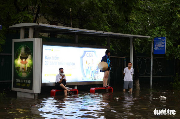 5 Duong Pho Ha Noi Hon Loan Un Tac Dai Sau Con Mua 160mm Hiem Gap