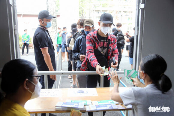 9 Nguoi Sai Gon Doi Nang Hon 3 Tieng De Mua Ve Tran Viet Nam Afghanistan