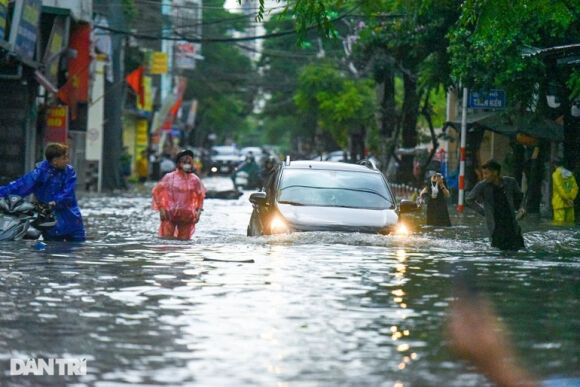 3 Chu Xe Mercedes Hot Nhat Ha Noi Ke Khoanh Khac Ket Giua Bien Nuoc