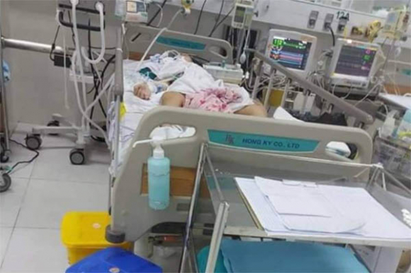 1 Be Gai Hon Me Sau Mo Viem Ruot Thua Gia Dinh De Nghi Khoi To