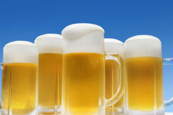 Singapore làm bia từ… nước tiểu