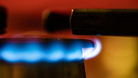 2 Cach The Gioi Ung Pho Voi Gia Xang Dau Tang