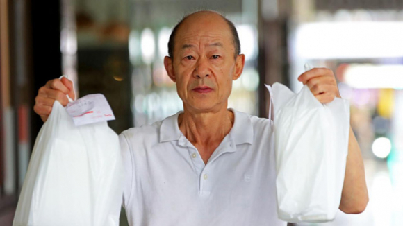 1 Bang Dong Dan Nhat Australia Cam Su Dung Tui Nilon Dung Mot Lan