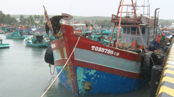 1 Canh Sat Bien Lien Tiep Bat Tau Ca Van Chuyen Dau Trai Phep O Vung Bien Tay Nam