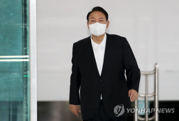 1 Tong Thong Han Quoc Huy Buoi Di Nhat Rac Quay Ve Hop Khan Vu Trieu Tien Phong Ten Lua