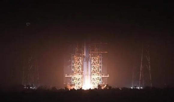 2 Trung Quoc Dua Ba Nha Du Hanh Len Hoan Thanh Xay Tram Thien Cung