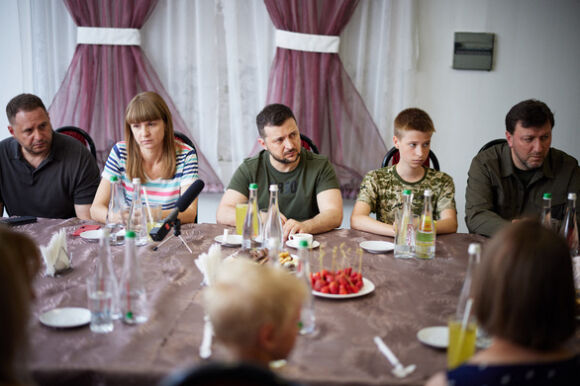 2 Tong Thong Ukraine Di Tham Vung Chien Su Donbass