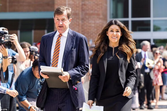 2 Hi Vong Ne Khoan Den Bu 240 Ty Dong Cua Amber Heard