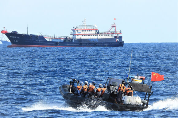 4 Tau Thuyen Trung Quoc An Va O Truong Sa Hung Than Trau Dien