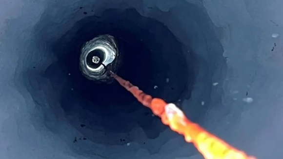 Bất ngờ phát hiện dòng sông dài 10,5km chứa đầy sinh vật dưới băng