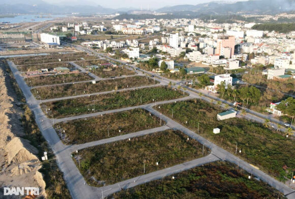 2 Sot Dat Ha Nhiet Nha Dau Tu Bo Coc Tien Ty Thao Chay