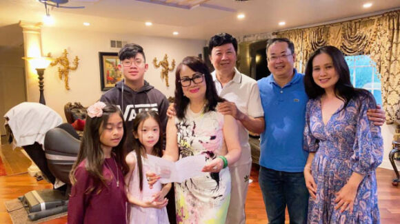 4 Hon Nhan Vien Man Cua Nsut Bao Quoc Ca Doi Chi Yeu 1 Nguoi Phu Nu Dua Het Tien Ve Cho Vo