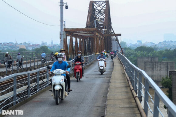 5 Ha Noi Diem Mat 8 Camera Phat Nguoi Tren Cau Long Bien