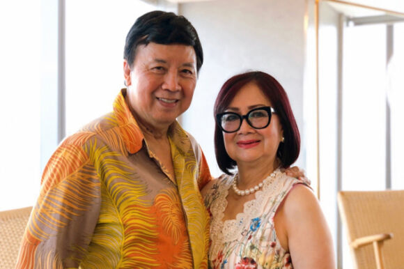 5 Hon Nhan Vien Man Cua Nsut Bao Quoc Ca Doi Chi Yeu 1 Nguoi Phu Nu Dua Het Tien Ve Cho Vo