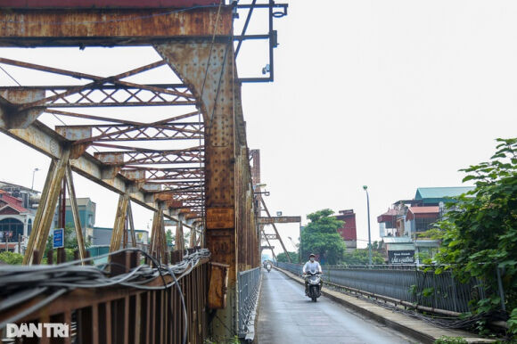 9 Ha Noi Diem Mat 8 Camera Phat Nguoi Tren Cau Long Bien