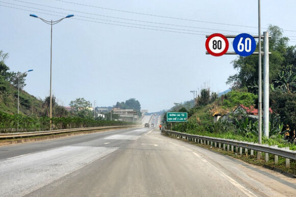 1 Vec De Xuat Mo Rong Gan 83 Km Duong Cao Toc Noi Bai Lao Cai Tu 2 Lan Len 4 Lan Xe