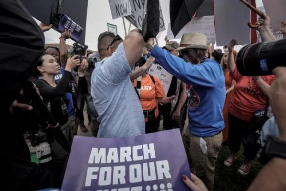 10 Hang Chuc Nghin Nguoi My Bieu Tinh Chong Bao Luc Sung Dan