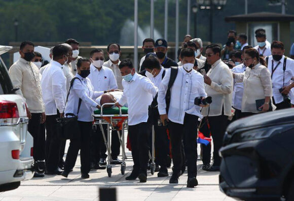 2 Bo Truong Quoc Phong Philippines Ngat Xiu Tai Le Ky Niem Doc Lap