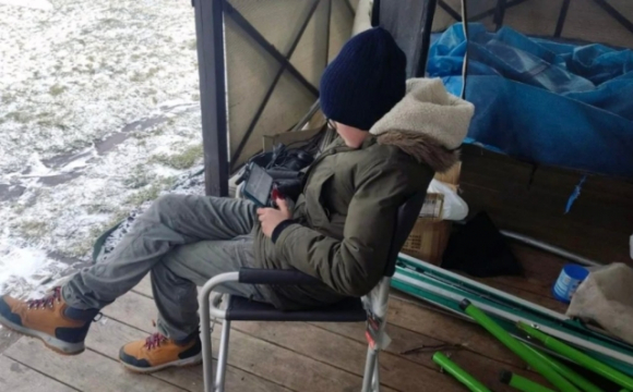 2 Thieu Nien Ukraine Lieu Linh Dung Flycam Chup Vi Tri Xe Tang Nga