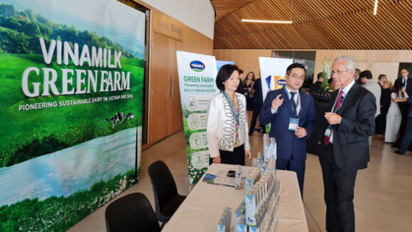 1 Gioi Thieu Mo Hinh Phat Trien Ben Vung Nganh Sua Viet Nam Tai Hoi Nghi Sua Toan Cau