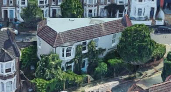 2 Cap Vo Chong Dam Don Kien Hang Xom Hon 7 Ty Chi Vi Bui Cay Dai Moc Quanh Nha