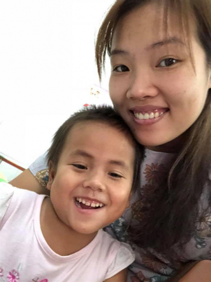 2 Em Be Muong Lat Quy Duoi Dat Lanh Sau 5 Nam O Thanh Pho Da Biet Chay Luon Cuoi Hanh Phuc