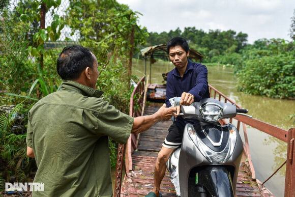 5 Hai Ngay Sau Con Mua Lon Nguoi Ha Noi Di Do Qua Doan Ngap