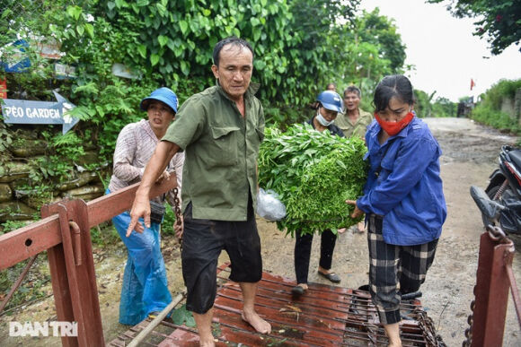 8 Hai Ngay Sau Con Mua Lon Nguoi Ha Noi Di Do Qua Doan Ngap