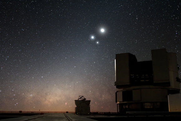 Hiện tượng thú vị và hiếm gặp: Thất tinh hội ngộ Mặt trăng