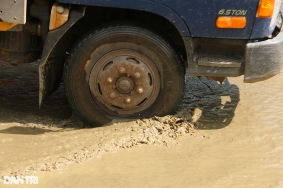 10 Hang Nghin Ho Bom Tren Tuyen Duong Huyet Mach Cua Dak Nong