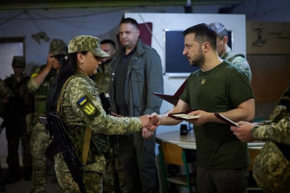 3 Tong Thong Zelensky Ra Tien Tuyen Tuyen Bo Ukraine Se Chien Thang