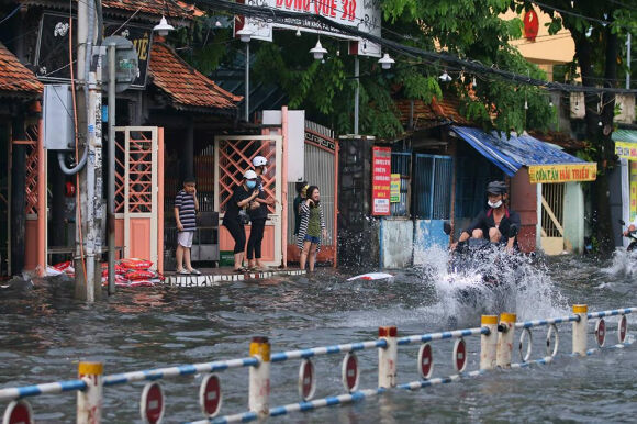 2 Mua Xoi Xa Chieu Cuoi Tuan Khap Nga Duong Tphcm Ngap Menh Mong