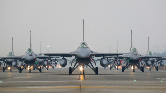 1 29 May Bay Quan Su Trung Quoc Ap Sat Dai Loan