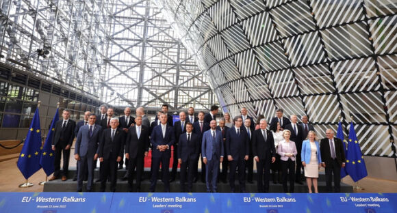 2 Ukraine Chinh Thuc Tro Thanh Ung Vien Eu